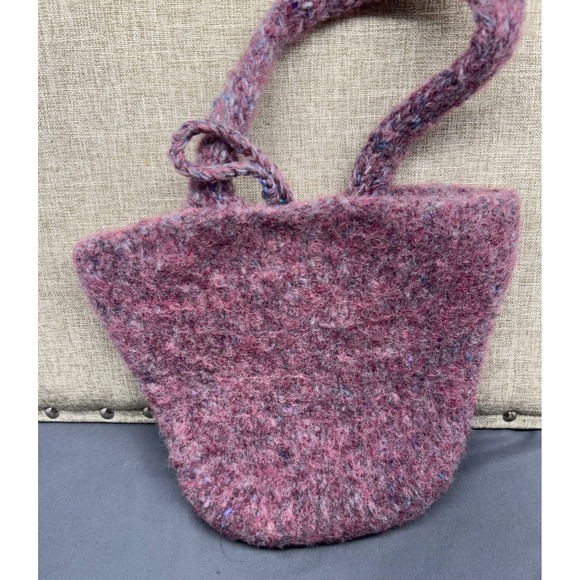 Handmade Felted Wool Bag muted fuschia color with Small loop and Pearl closure - Picture 3 of 3